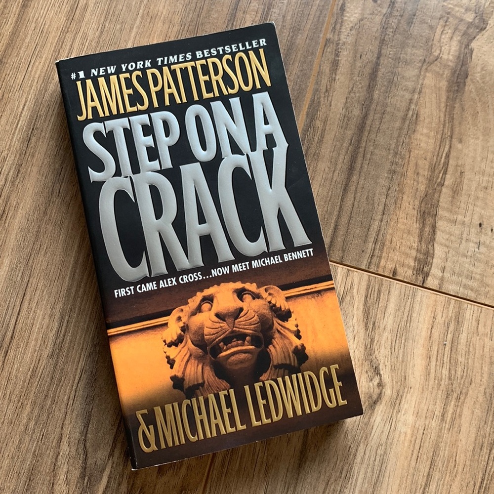 By James Patterson - Step on a Crack